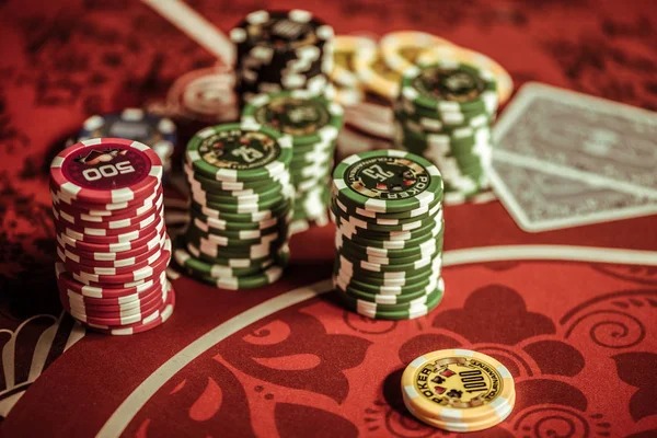 luxury88 apk platform interface showing sportsbook and casino options